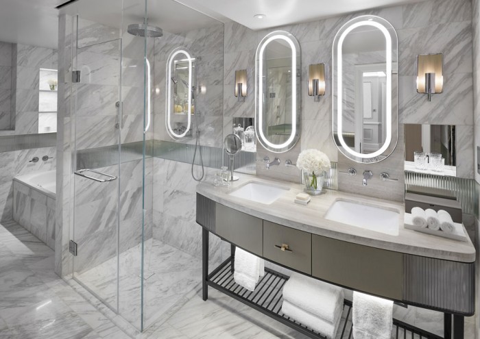 london-2017-suite-superior-bathroom-01