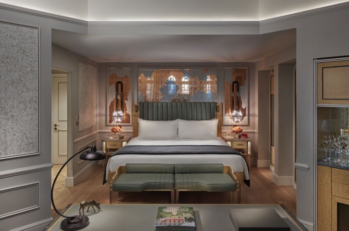 london-2017-suite-turret-bedroom