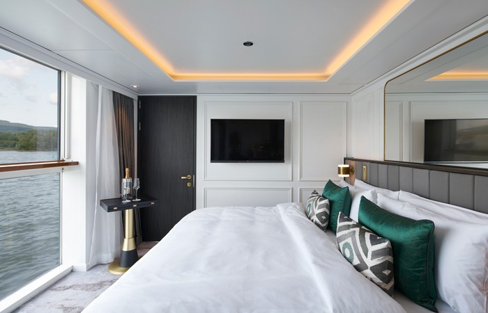 Design-Insider-Bach-Suite-Bedroom