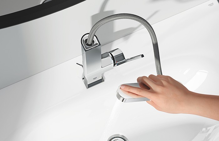 Design Insider GROHE Plus basin mixer with pull out hose feature