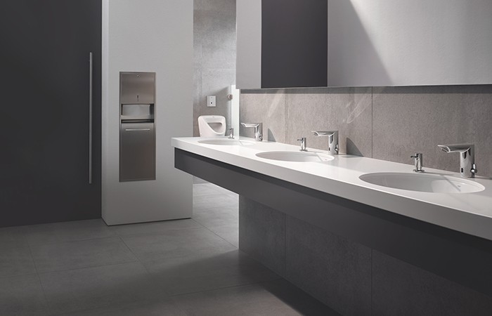 Design Insider GROHE Bau Cosmo E taps in commercial washroom